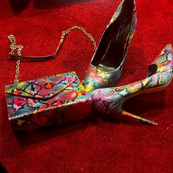 Olivia Handbags - Olivia.    Look Free matching purse